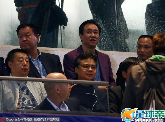 由于凯撒成立起了帝制的罗马，终结了共和，集中的权利使得太多人觊觎。
